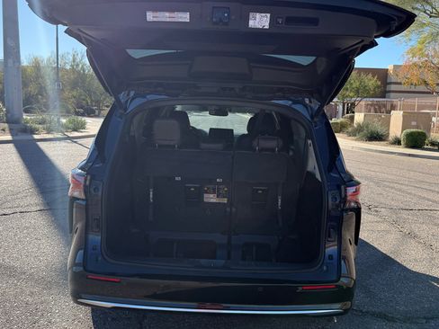 Used 2022 Toyota Sienna Platinum image 9