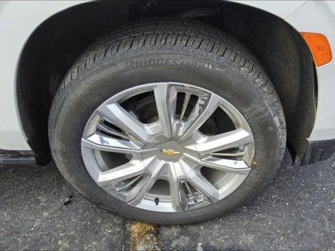 Used 2024 Chevrolet Tahoe High Country w/ Premium Package image 3