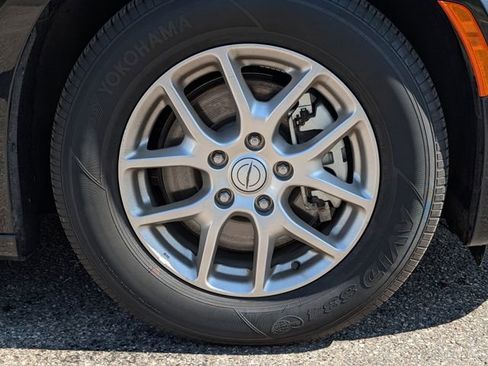 Used 2025 Chrysler Pacifica Select FWD image 7