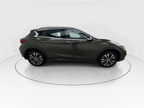 Used 2017 INFINITI QX30 Premium w/ Navigation Package image 9