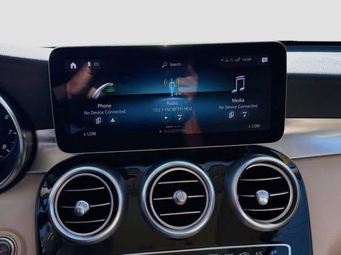Used 2021 Mercedes-Benz GLC 300 image 30