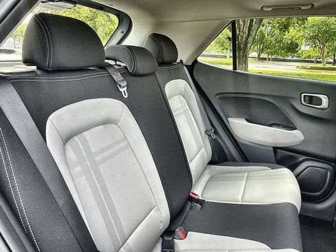 Used 2025 Hyundai Venue SEL FWD image 26