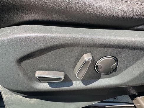 Used 2018 Ford Explorer XLT w/ Equipment Group 202A AWD/4WD image 23