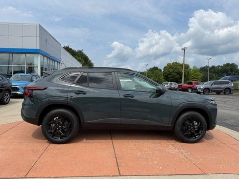 New 2026 Chevrolet Trax LT w/ LT Convenience Package FWD image 7