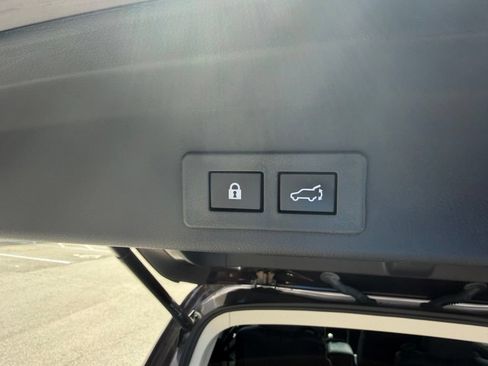 Used 2024 Subaru Ascent Touring w/ Popular Package #2 AWD/4WD image 8