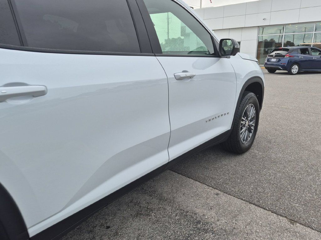 Used 2023 Chevrolet Traverse LS w/ Safety Package FWD image 10
