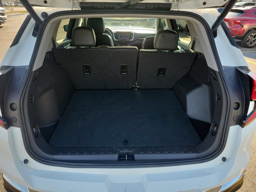 Used 2024 GMC Terrain SLT FWD image 11