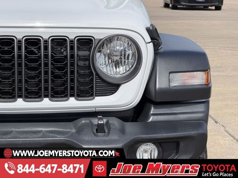 Used 2024 Jeep Wrangler Sport S image 4