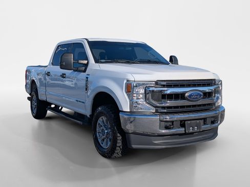 Used 2020 Ford F250 XLT w/ FX4 Off-Road Package image 2