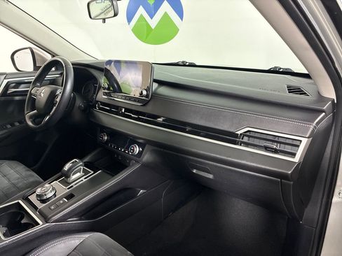 Used 2022 Mitsubishi Outlander SE image 30