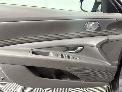 Used 2025 Hyundai Elantra SEL FWD image 12
