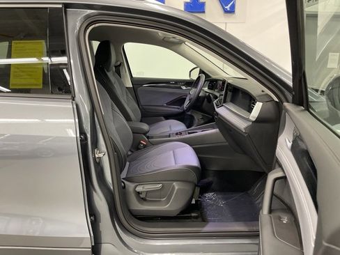 New 2026 Volkswagen Tiguan SE image 13