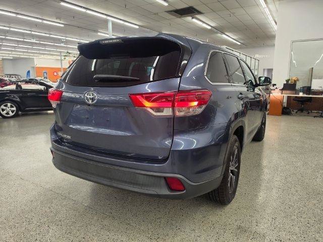 Used 2018 Toyota Highlander LE w/ Carpet Mat Package (TMS) FWD image 5