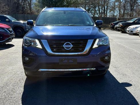 Used 2020 Nissan Pathfinder SV image 3