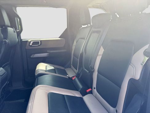 Used 2023 Ford Bronco Wildtrak image 24