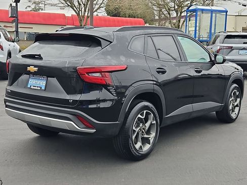 Certified 2025 Chevrolet Trax LT w/ LT Convenience Package image 6