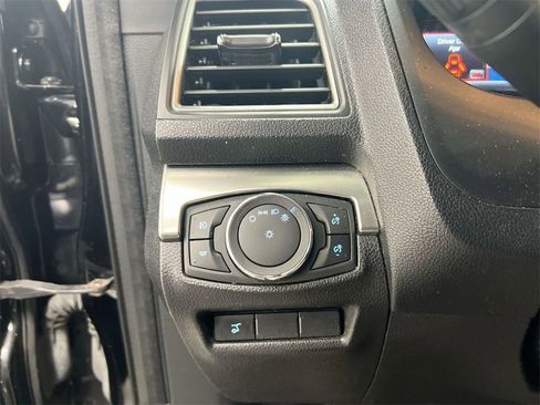 Used 2018 Ford Explorer XLT w/ Equipment Group 202A image 17