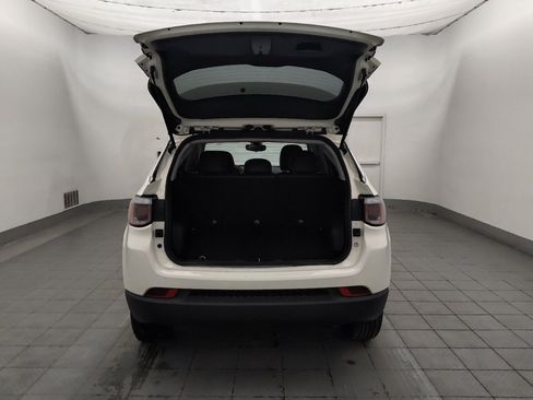 Used 2018 Jeep Compass Latitude w/ Cold Weather Group AWD/4WD image 29
