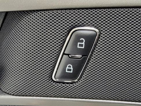 Used 2020 Ford Fusion SE FWD image 26