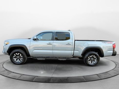 Used 2019 Toyota Tacoma TRD Off-Road image 2