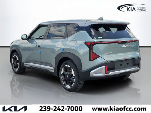 New 2027 Kia Seltos S FWD image 4