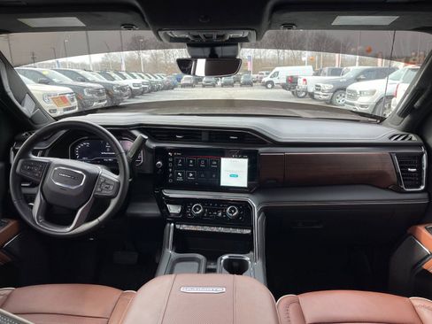 Used 2025 GMC Sierra 2500 Denali Ultimate image 15