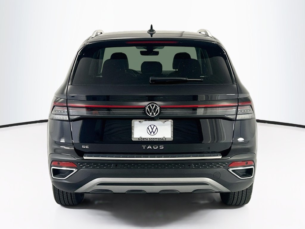 Used 2025 Volkswagen Taos SE w/ Black Wheel Package FWD image 6