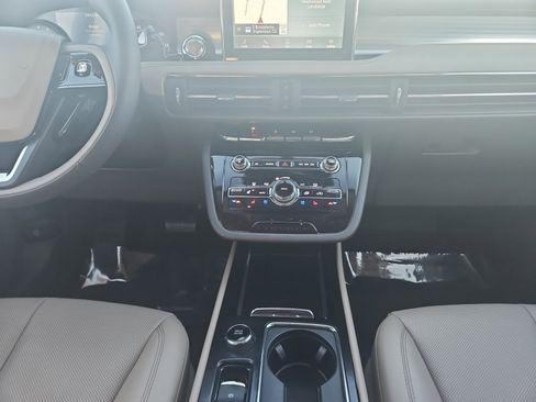 Certified 2022 Lincoln Corsair Standard w/ Equipment Group 101A image 11