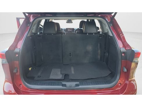 Used 2022 Toyota Highlander XLE FWD image 9