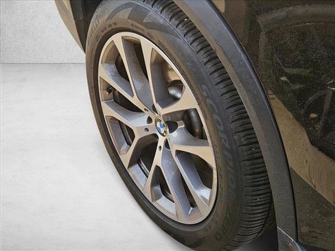 Used 2024 BMW X5 sDrive40i w/ Parking Assistance Package image 8