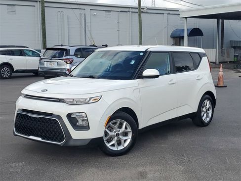 Used 2021 Kia Soul S image 1