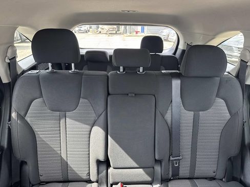 Used 2023 Kia Sorento LX FWD image 11