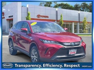 Used 2021 Toyota Venza LE image 1
