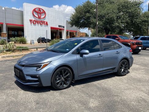 Used 2026 Toyota Corolla SE FWD image 1