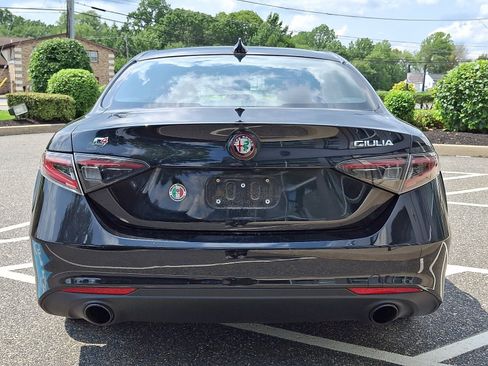 Used 2024 Alfa Romeo Giulia Ti w/ Performance Driving Package AWD/4WD image 5