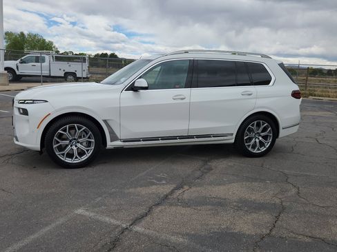 Used 2025 BMW X7 xDrive40i AWD/4WD image 5