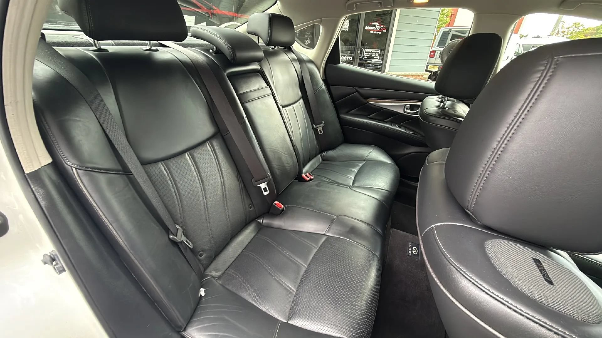 Used 2015 INFINITI Q70 3.7 w/ Deluxe Touring Package AWD/4WD image 22