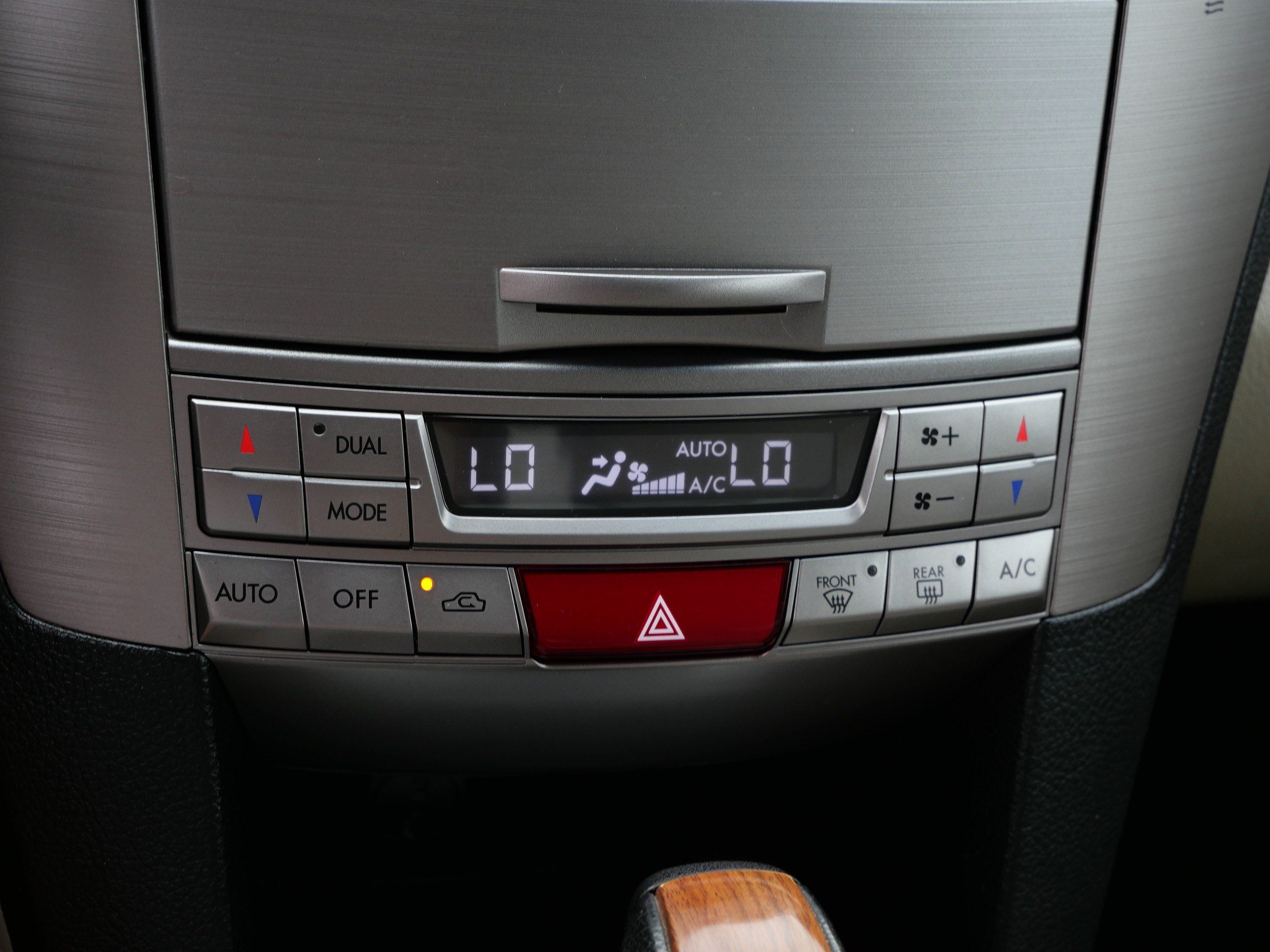 Used 2014 Subaru Outback 2.5i Limited w/ Moonroof Package AWD/4WD image 23