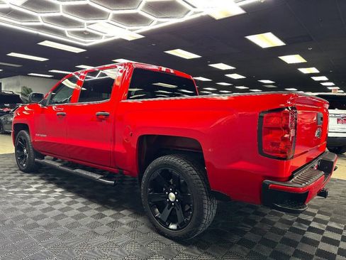 Used 2018 Chevrolet Silverado 1500 Custom w/ Custom Value Package AWD/4WD image 9