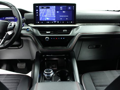 Used 2025 Ford Explorer ST-Line w/ ST-Line Street Pack AWD/4WD image 19