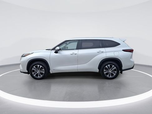 Certified 2026 Toyota Highlander XLE AWD/4WD image 6
