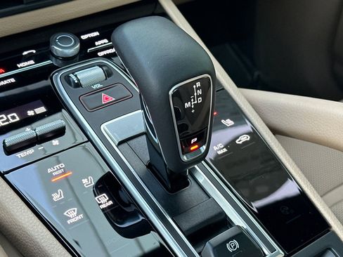 Used 2023 Porsche Cayenne Platinum Edition image 22