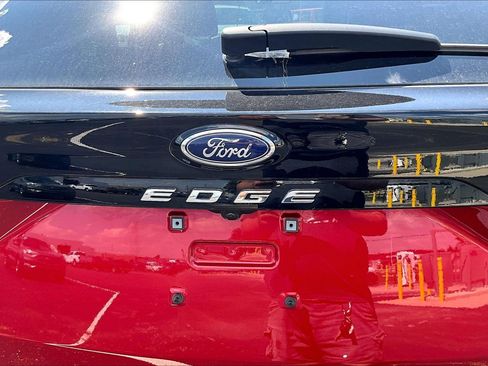 Used 2024 Ford Edge SEL w/ Convenience Package AWD/4WD image 8