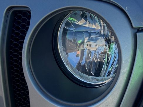 Used 2021 Jeep Wrangler Unlimited Rubicon w/ Cold Weather Group AWD/4WD image 12