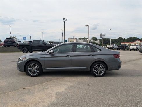 Used 2024 Volkswagen Jetta SE image 6
