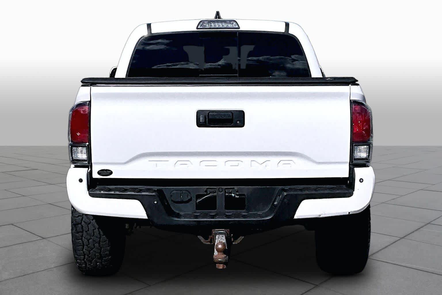 Used 2017 Toyota Tacoma TRD Pro AWD/4WD image 4