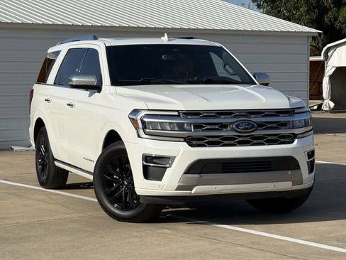 Used 2022 Ford Expedition Platinum RWD image 2