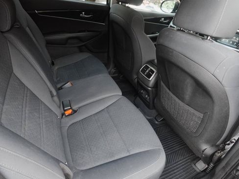 Used 2019 Kia Sorento FWD w/ LX Convenience Package image 10