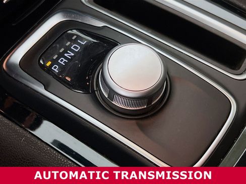 Used 2023 Chrysler 300 Touring w/ Sport Appearance Package image 11