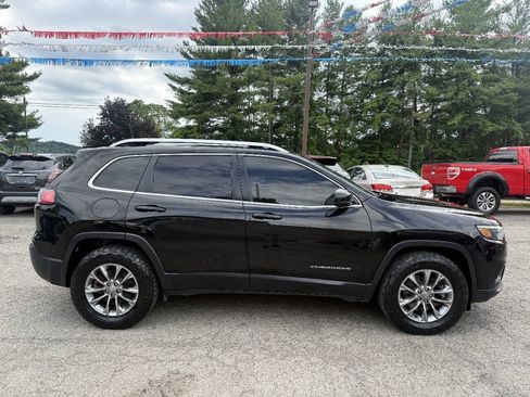 Used 2019 Jeep Cherokee Latitude Plus w/ Cold Weather Group AWD/4WD image 4